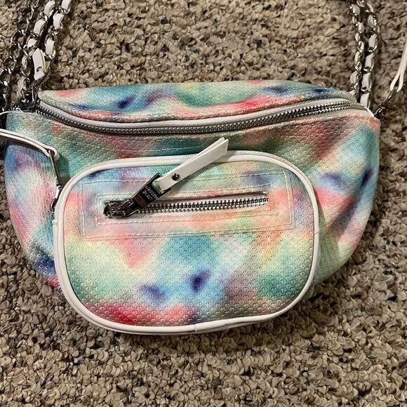 Like New STEVE MADDEN CONVERTIBLE MULTI COLOR BELT BAG. - Picture 2 of 7